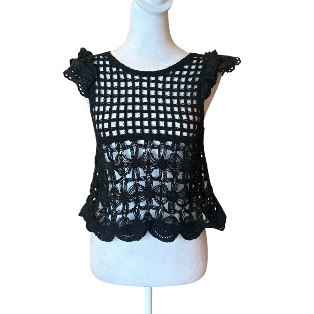 En Merci Black Crochet Open Knit Crop Top Cap Sleeves Scalloped Hem Womens Small